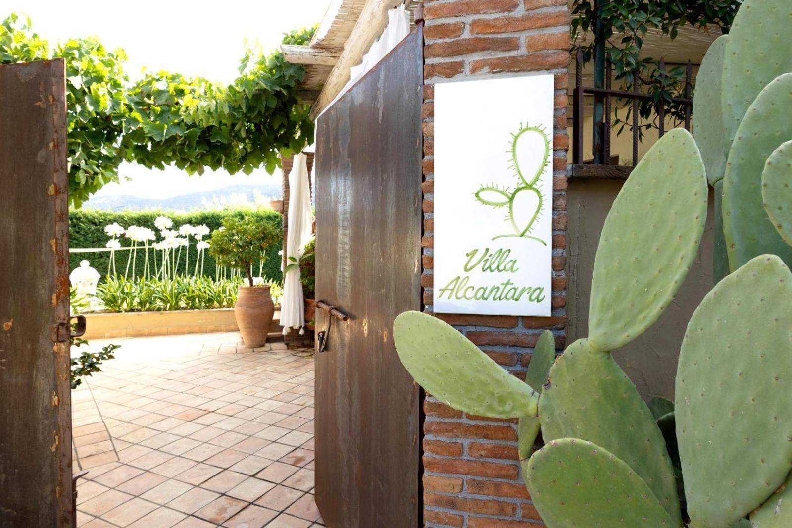 Villa Alcantara Di Charme Graniti Ngoại thất bức ảnh